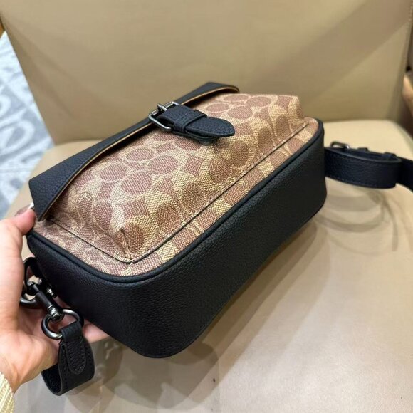 COACH Men's Monogram Warner Crossbody Bag, size 21.5 × 15.5 × 6.5cm - Picture 4 of 9